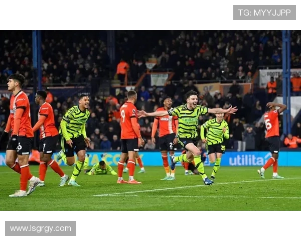 赖斯在中场表现稳定，助力球队全场控制战局，状态值得关注。