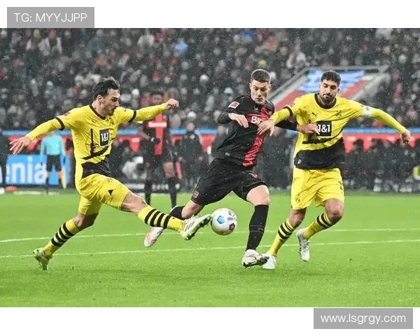 勒沃库森进攻数据表现稳健,本赛季场均射正与关键传球持续提升 勒沃库森进攻数据表现稳健,本赛季场均射正与关键传球持续提升