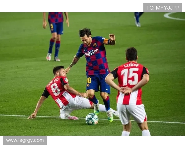 多特蒙德进攻火力充足但稳定性承压,领先后防守问题逐步显现 多特蒙德进攻火力充足但稳定性承压,领先后防守问题逐步显现