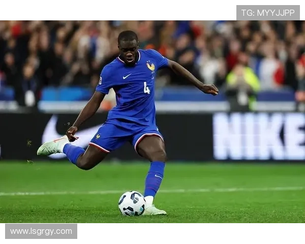 拜仁高位压迫反噬，防线频繁被打穿问题显现，稳定性面临考验