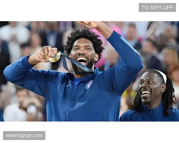 恩比德大晚上转发小猫视频，这巨星日常也太反差萌了吧？